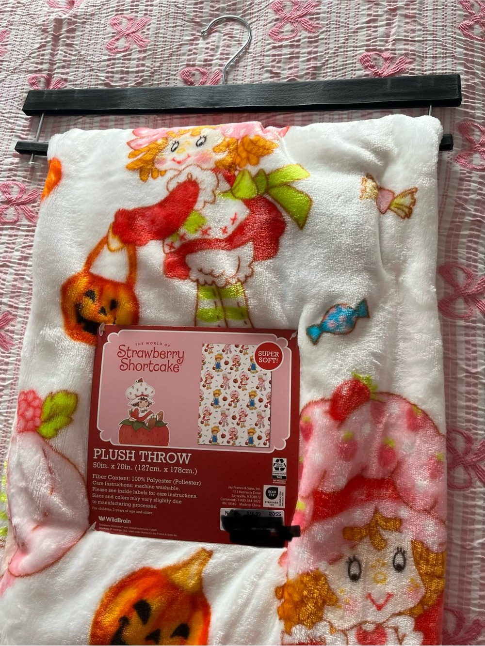 Strawberry Shortcake Plush Throw Blanket - White & Pink